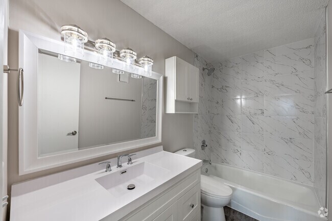 2BR, 1BA - 990SF - Bathroom