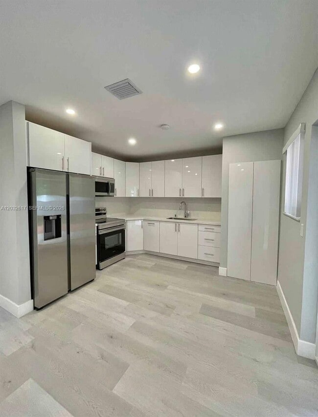 Photo - 950 NW 36th Ave