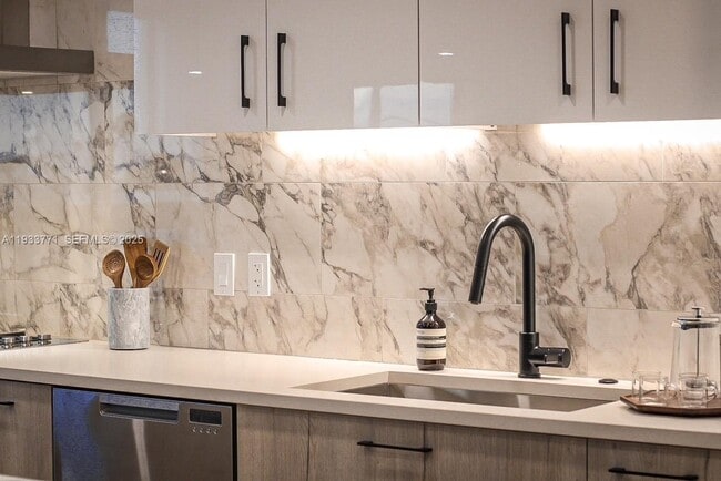 Photo - 333 N New River Dr E Unidad 2905