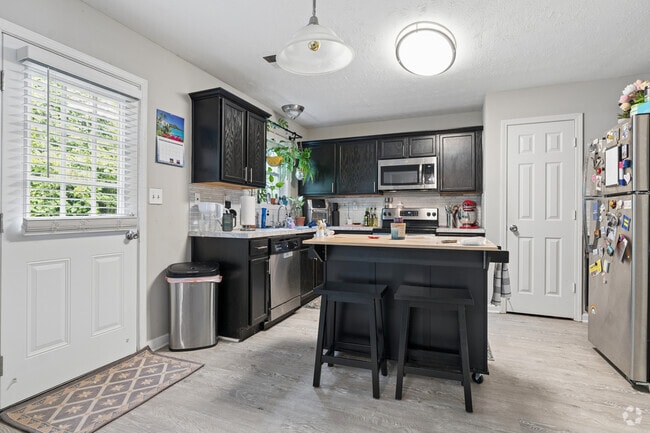 3BR, 3BA - Kitchen