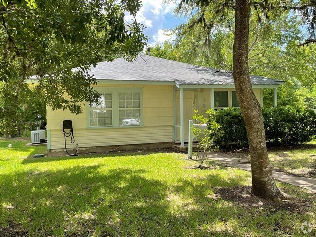 Building Photo - 302 Acacia St Rental
