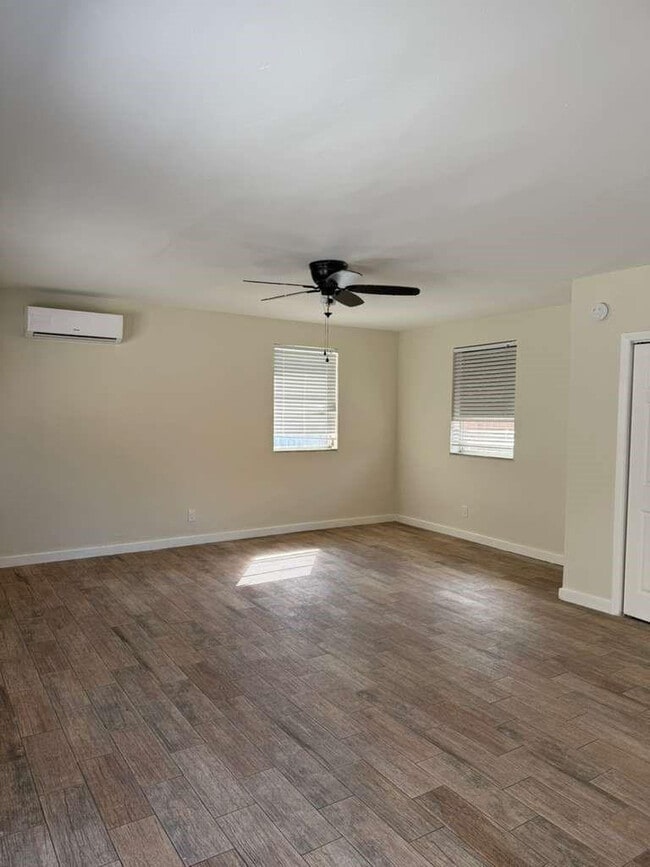 Photo - 126 SE 10th St Unit 1