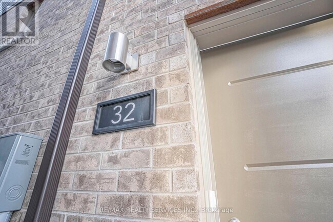 Photo - 205 W Oak Trl