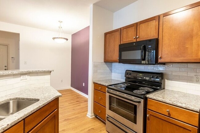 Photo - 710 Walker Square Unit 3B