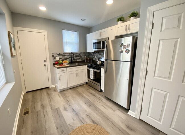 Photo - 459 N Dearborn St