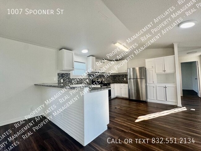 Photo - 1007 Spooner St