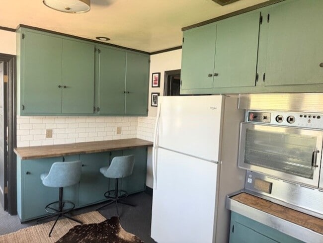 Photo - Furnished 3 Bedroom Downtown Home On Corne...