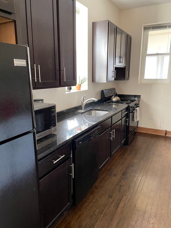 Photo - 2041 W McLean Ave Unit 2F