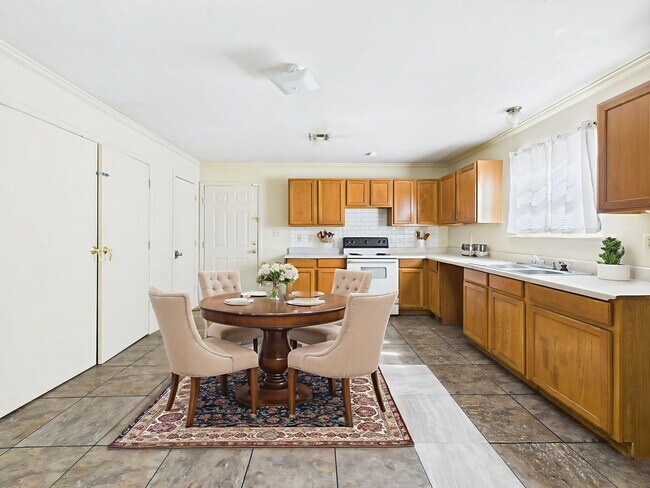 Photo - 3 bedroom, 2 bathroom home close to ULL!