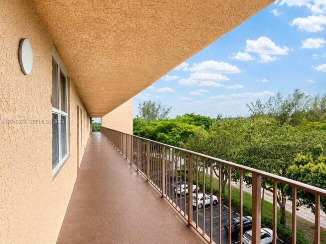 Photo - 4550 NW 18th Ave Unidad 606