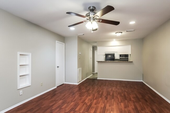 Photo - 9 W Bigelow Oak Ct