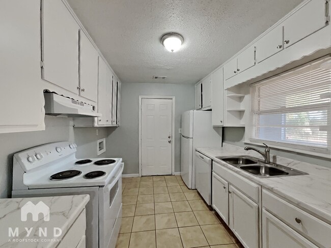 Photo - 1768 Santa Cruz Dr