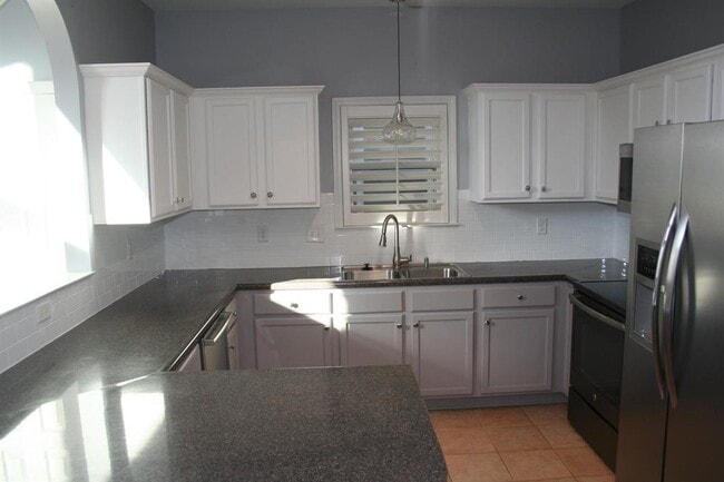 Photo - 1124 Island Pl E