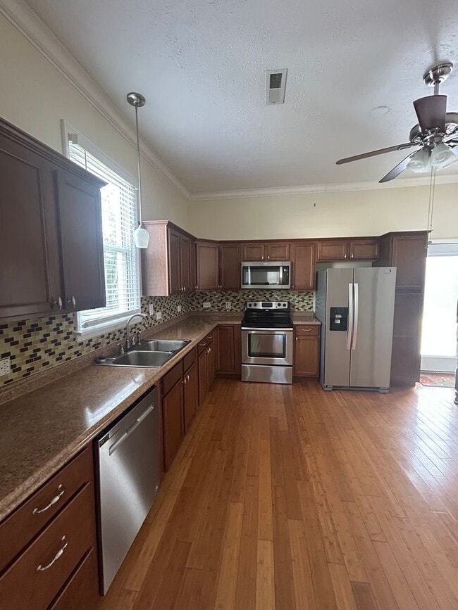 Photo - 24 A St SW