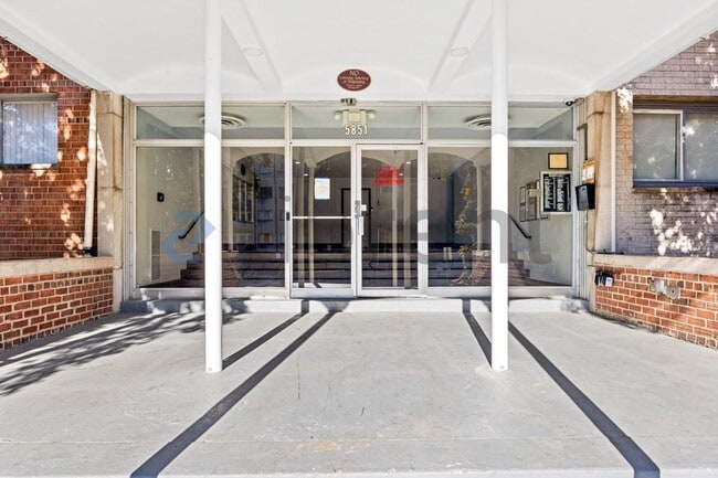 Building Photo - 5851 Quantrell Ave