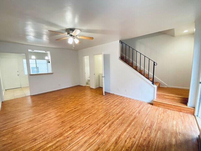 Photo - 13952 Moorpark Ave