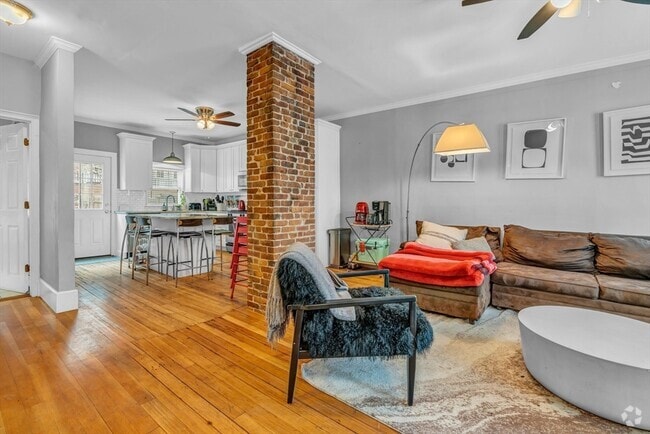 Building Photo - 210 W 8th St Unit 1 Rental