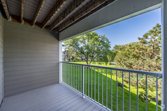 1BR, 1BA - 901SF - Balcony