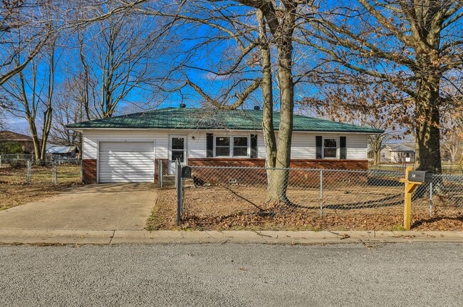 Photo - REMODELED 3 Bedroom | 1 Bathroom | 1 Car Garage HOME in EXETER, MO | PETS WELCOME