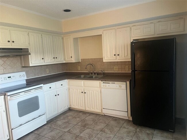 Photo - 1 Lakeway Dr Unit a