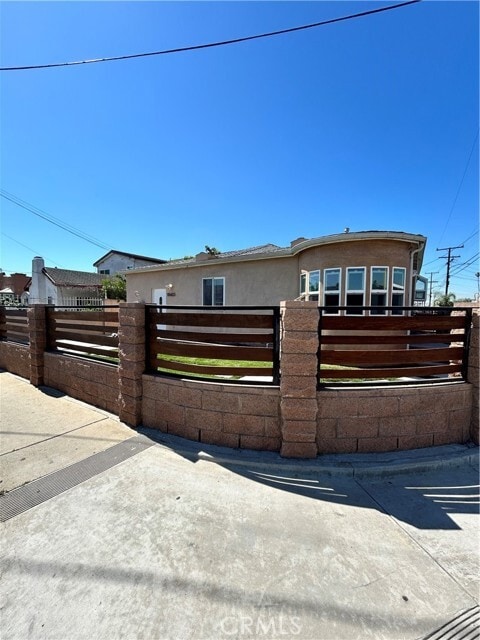 Building Photo - 10603 S Osage Ave