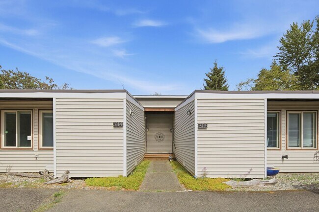 Photo - 3114-3116 S 166th St Unit 3114