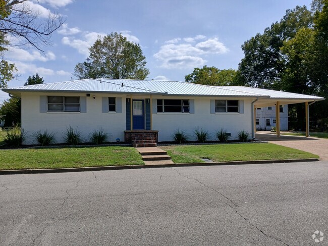 Building Photo - 210 S 9th St Rental