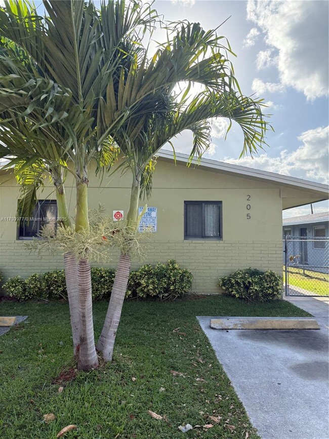 Photo - 205 NW 11th Ave Apartment Unit 4