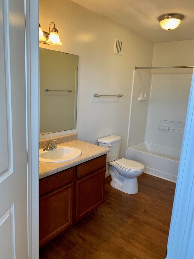 Photo - 1010 Central