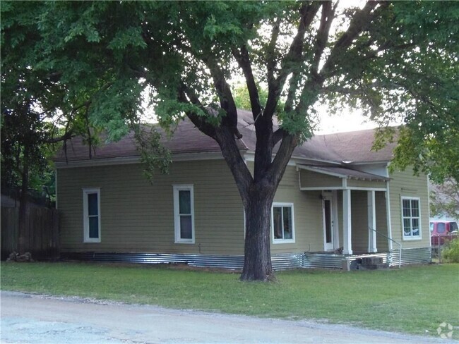 Building Photo - 1001 Washburn St Rental