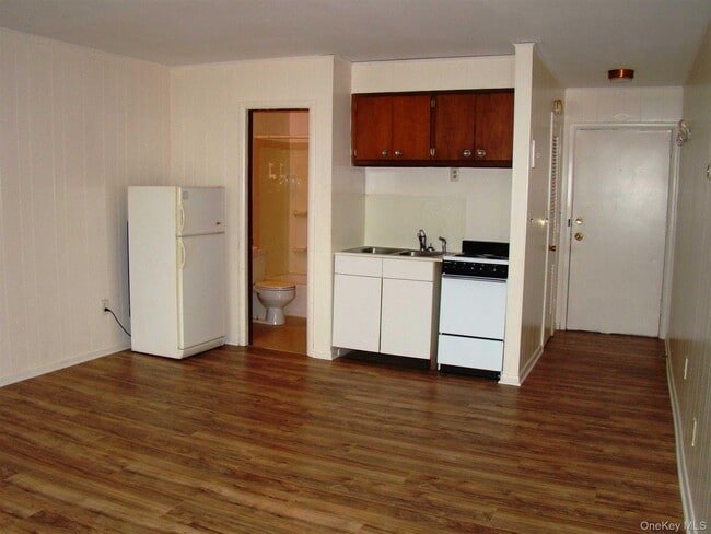 Building Photo - 349 Hooker Ave Unit 4