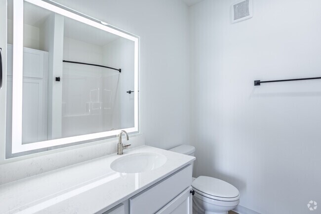 2BR, 2BA - 1,086SF - Primary Bathroom - The Lofts at Kettlestone Central