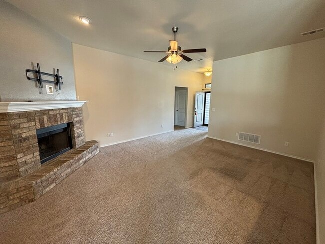 Photo - 3 bed 2 bath 2 car garage in Lone Star Trails!