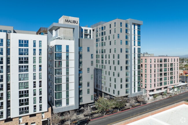 Building Photo - Malibu