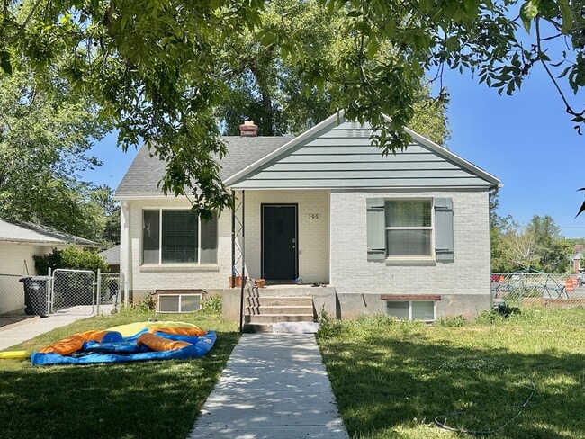 Building Photo - 195 N 400 E