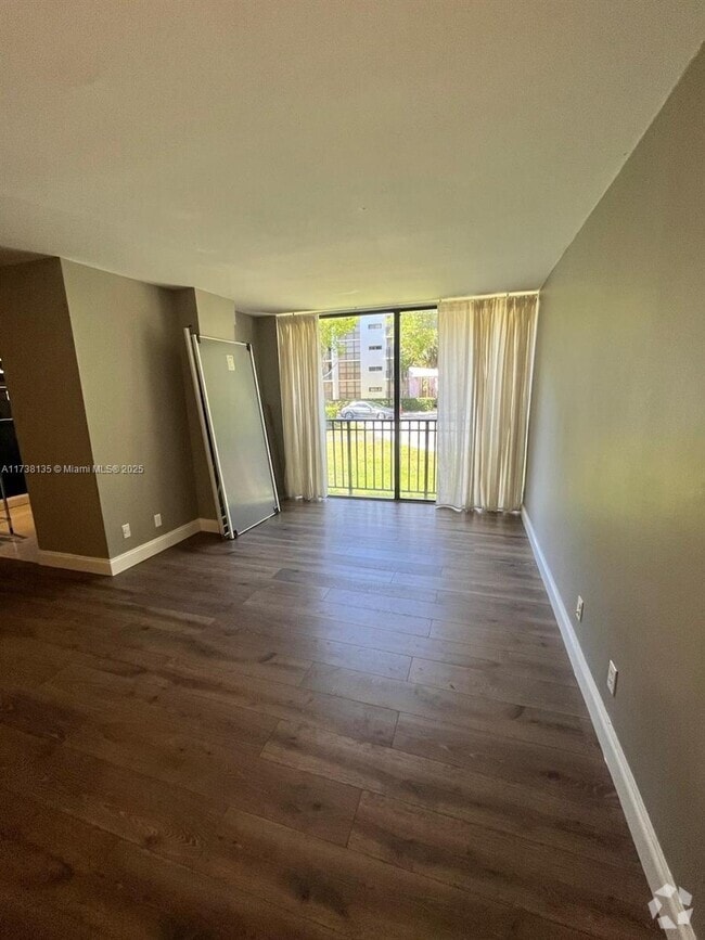 Building Photo - 16909 N Bay Rd Unit 104 Rental
