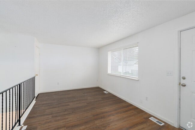 4BR, 1BA - 1,500SF - Living Room
