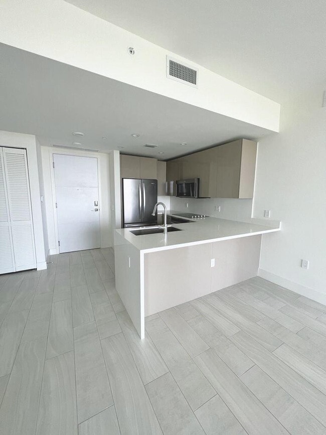 Photo - 2000 Metropica Wy Unit 2311
