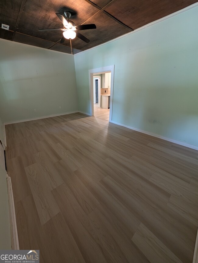 Photo - 325 Corinth Rd
