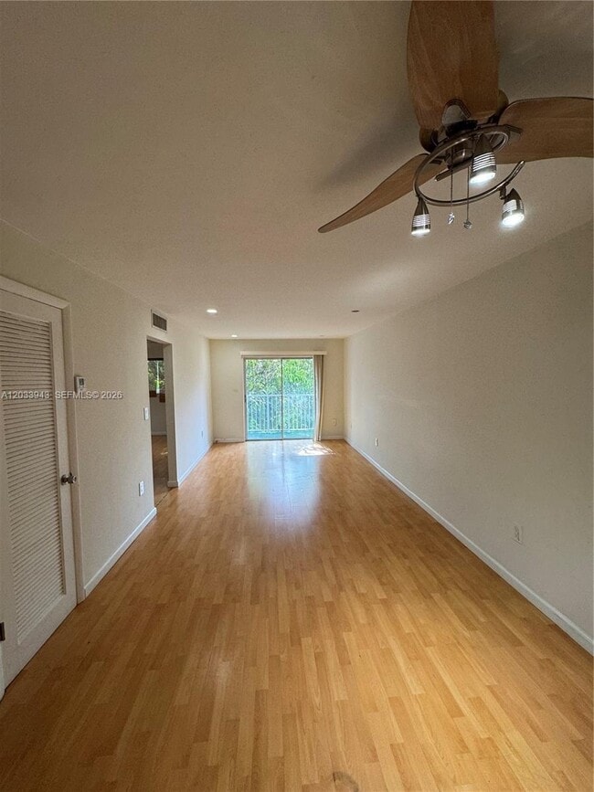 Photo - 645 NE 121st St Unidad 304