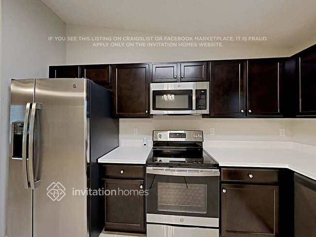 Photo - 550 SE Whitmore Dr