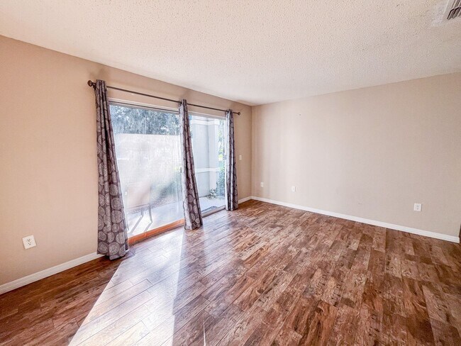 Photo - Windsor Park #1118 - On several bus routes to UF