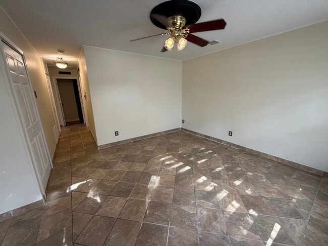 Photo - 21122 Annapolis St