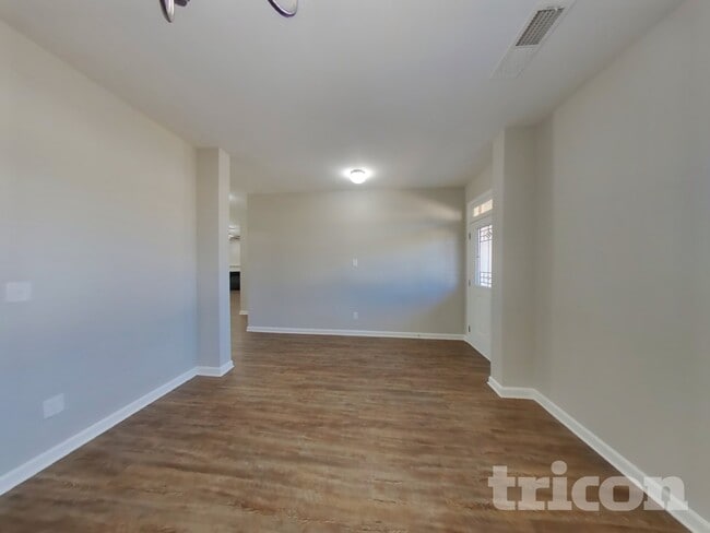 Photo - 1168 Werre Way