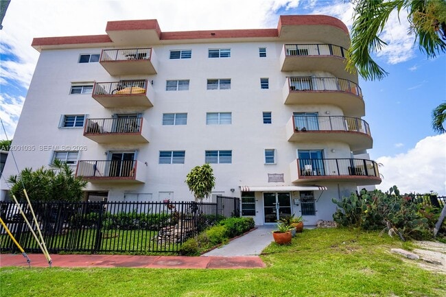 Building Photo - 7150 Indian Creek Dr Unit 506