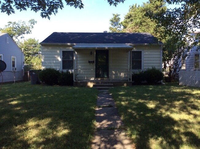 Photo - 2 BR bungalow near the Speedway