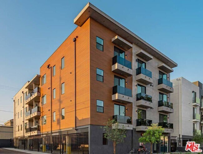 Building Photo - 10947 Hartsook St Unit PH-03 Rental