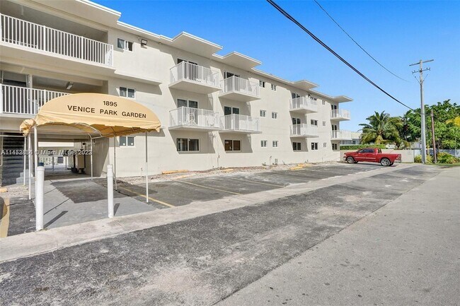 Photo - 1895 Venice Park Dr