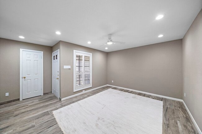 Building Photo - 1311 Antoine Dr