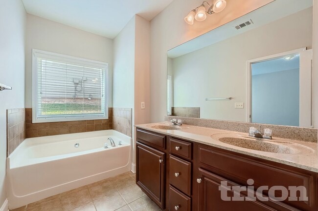 Photo - 7942 Hawks Nest Trail